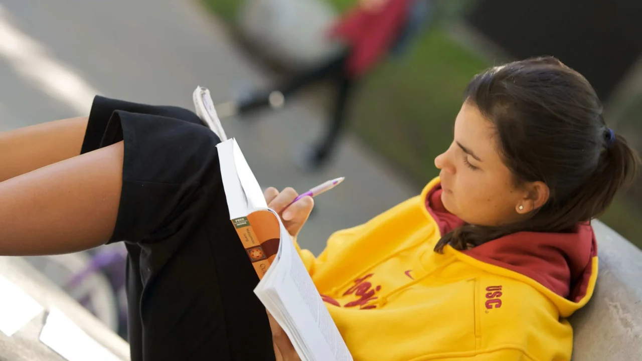 How to Pick a College Essay Topic, According to an Admission Expert