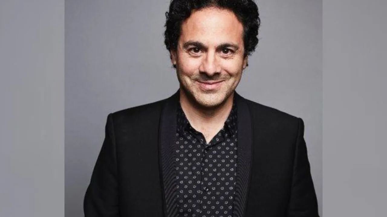 Headshot of Gabe Sachs.